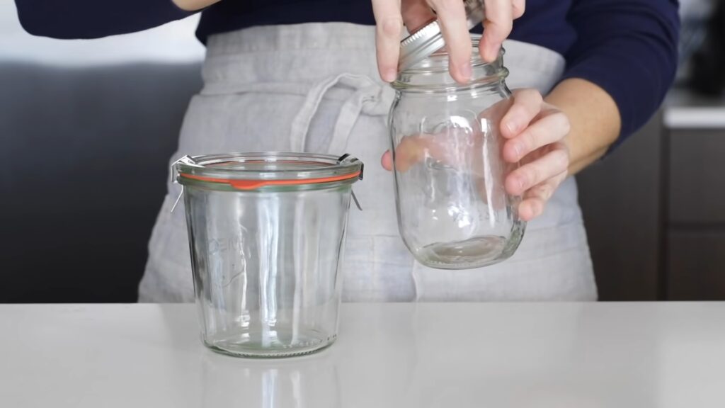 Buying Guide - Best Containers for Overnight Oats - Jar Lid